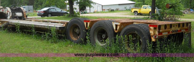 image for item 7872 1995 White GMC Aero WIA semi truck with triple axle trailer