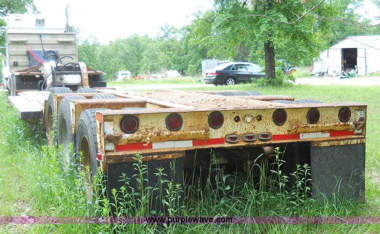 image for item 7872 1995 White GMC Aero WIA semi truck with triple axle trailer