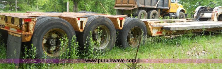 image for item 7872 1995 White GMC Aero WIA semi truck with triple axle trailer