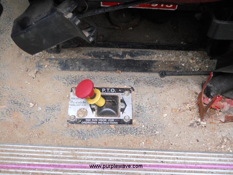 image for item 7872 1995 White GMC Aero WIA semi truck with triple axle trailer