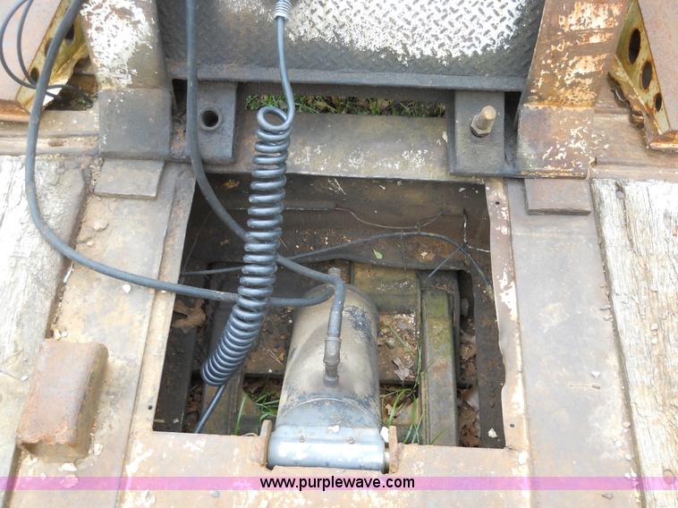 image for item 7872 1995 White GMC Aero WIA semi truck with triple axle trailer