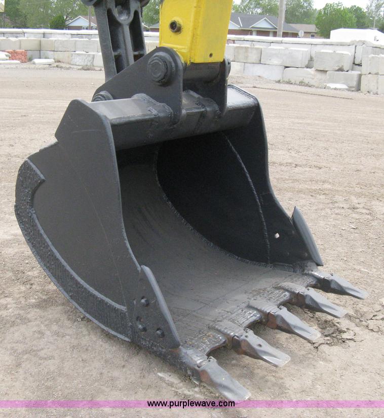 image for item 8080 1997 Komatsu PC220LC-6 excavator