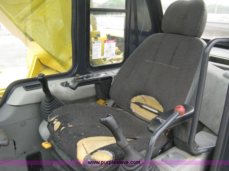 image for item 8080 1997 Komatsu PC220LC-6 excavator