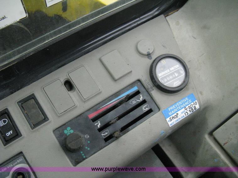 image for item 8080 1997 Komatsu PC220LC-6 excavator