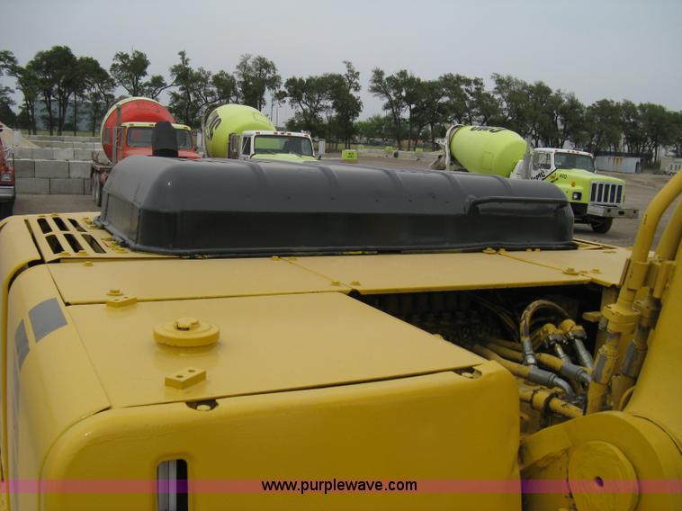 image for item 8080 1997 Komatsu PC220LC-6 excavator