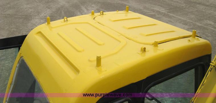 image for item 8080 1997 Komatsu PC220LC-6 excavator