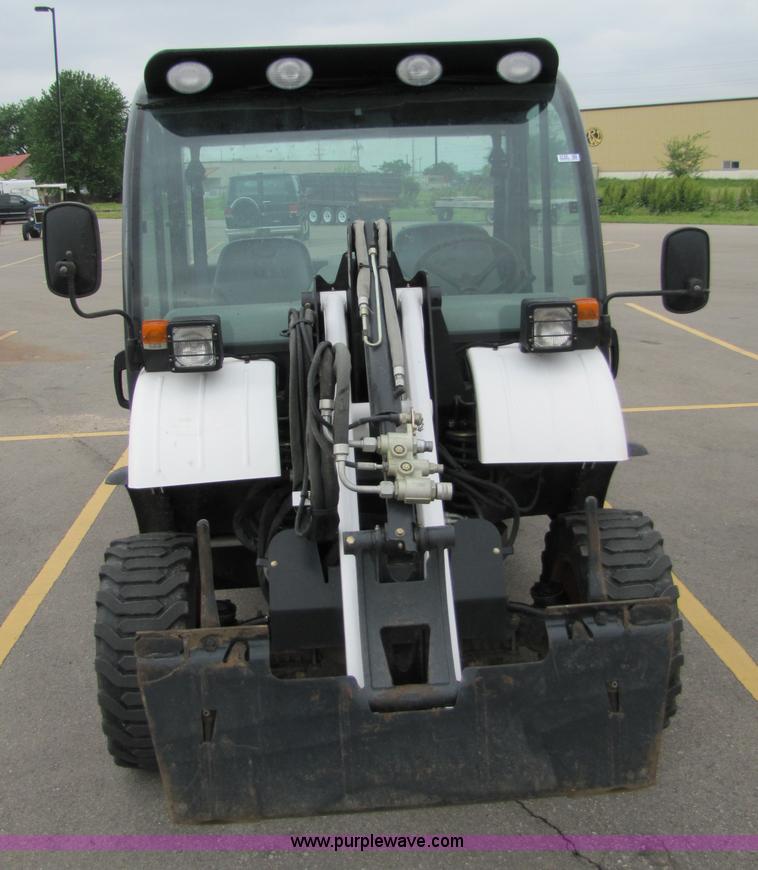 image for item 8749 2006 Bobcat Toolcat 5600 utility vehicle