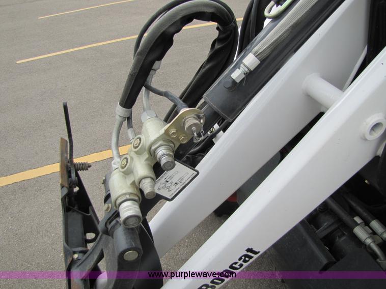 image for item 8749 2006 Bobcat Toolcat 5600 utility vehicle