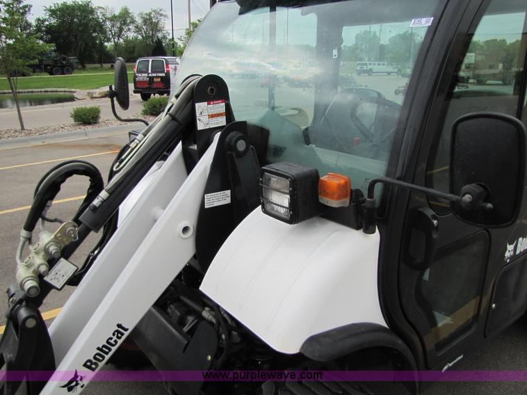 image for item 8749 2006 Bobcat Toolcat 5600 utility vehicle