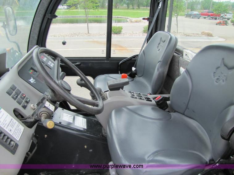 image for item 8749 2006 Bobcat Toolcat 5600 utility vehicle