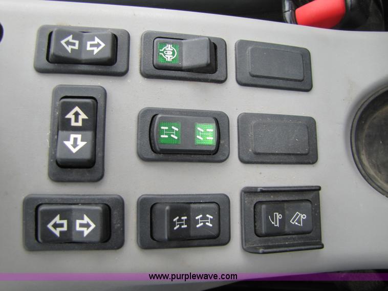 image for item 8749 2006 Bobcat Toolcat 5600 utility vehicle