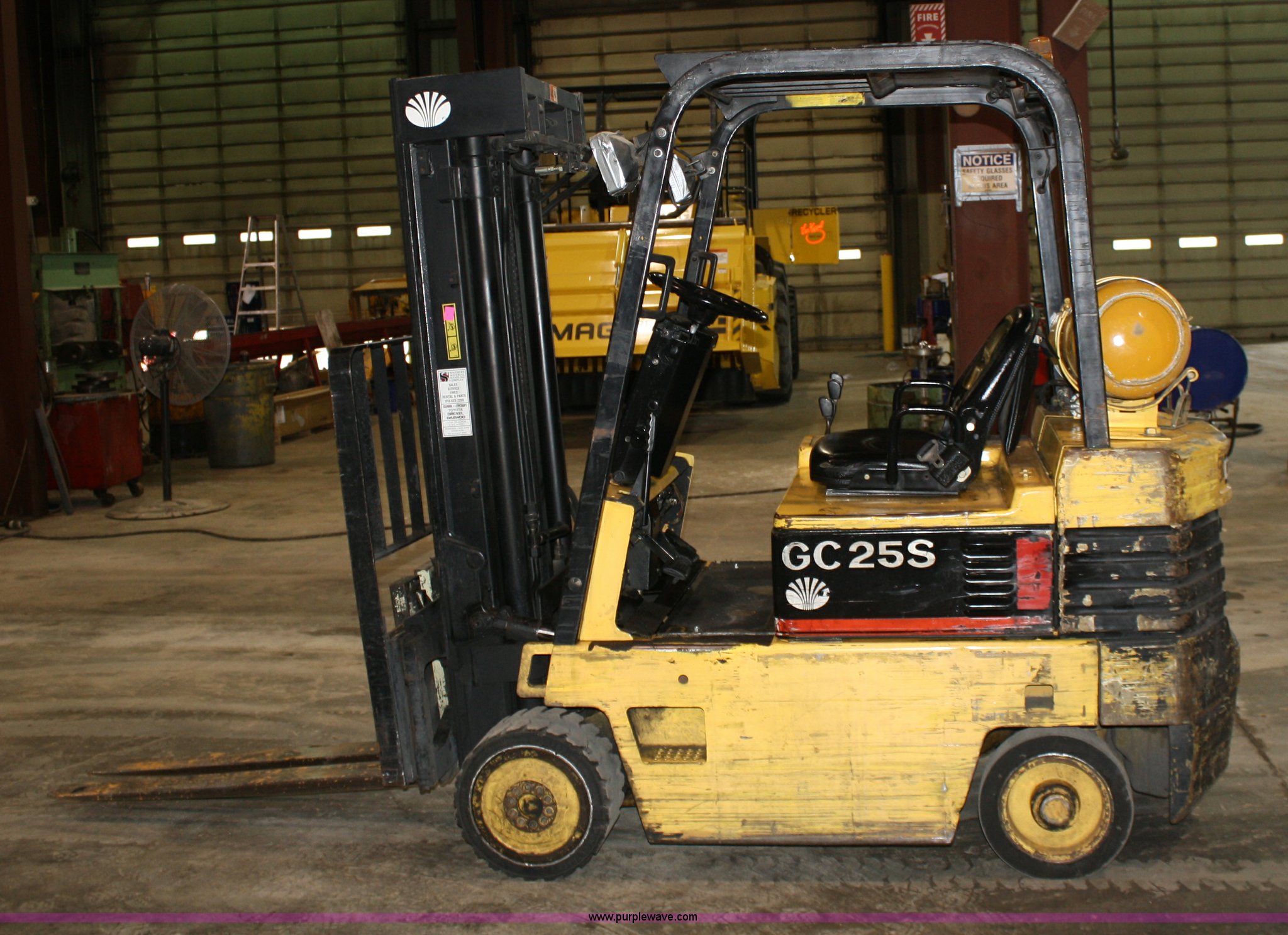 Daewoo GC25S2 forklift in Kansas City, KS Item 5065 sold Purple Wave
