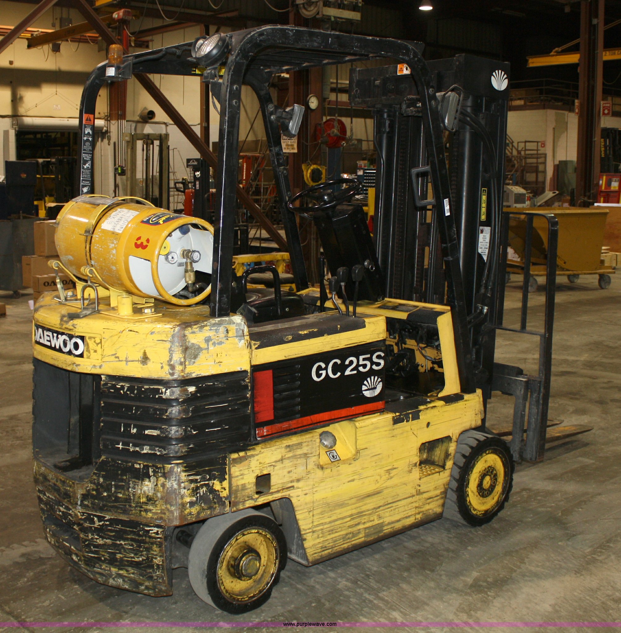 Daewoo GC25S2 forklift in Kansas City, KS Item 5065 sold Purple Wave