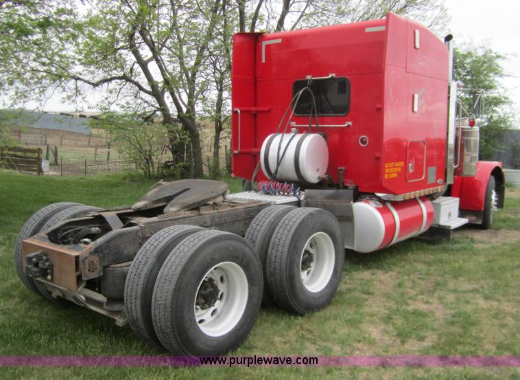 image for item 3092 1994 Peterbilt 379 semi truck