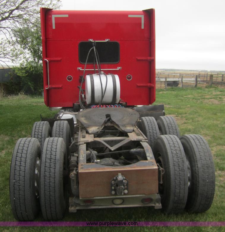 image for item 3092 1994 Peterbilt 379 semi truck