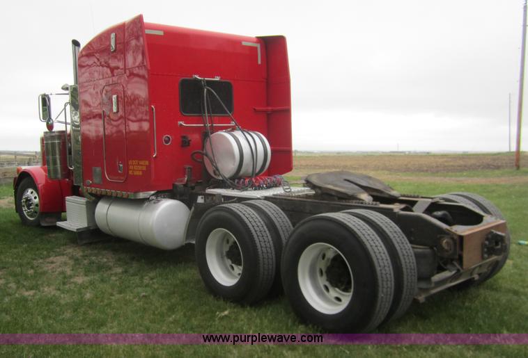 image for item 3092 1994 Peterbilt 379 semi truck