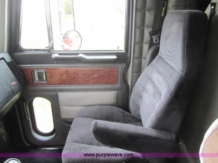 image for item 3092 1994 Peterbilt 379 semi truck