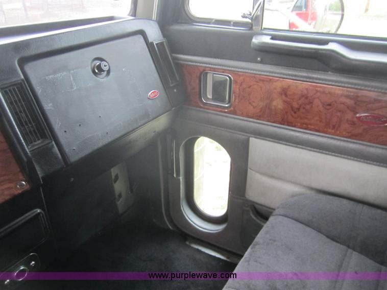 image for item 3092 1994 Peterbilt 379 semi truck