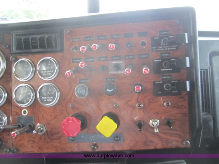 image for item 3092 1994 Peterbilt 379 semi truck