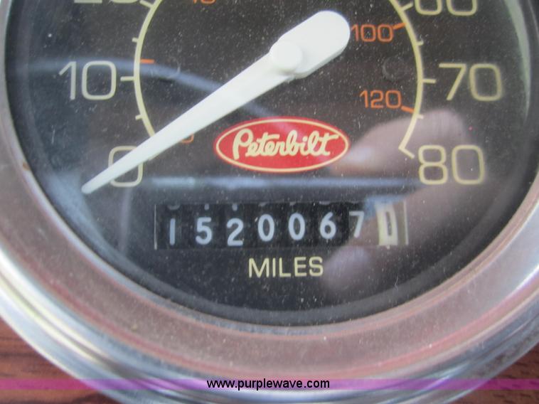 image for item 3092 1994 Peterbilt 379 semi truck