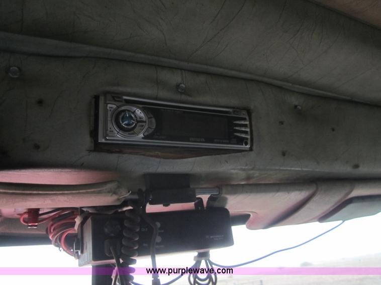 image for item 3092 1994 Peterbilt 379 semi truck