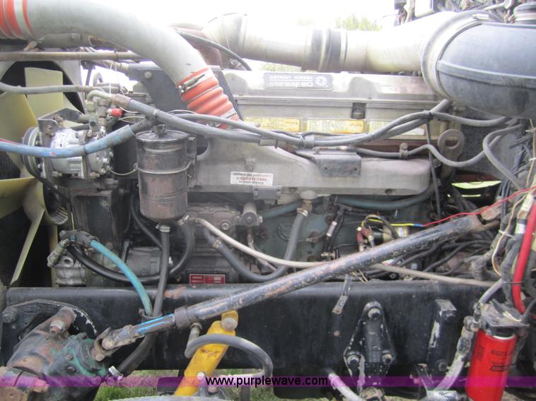 image for item 3092 1994 Peterbilt 379 semi truck