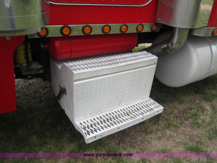 image for item 3092 1994 Peterbilt 379 semi truck