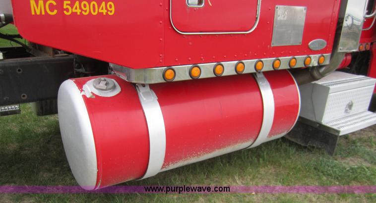 image for item 3092 1994 Peterbilt 379 semi truck