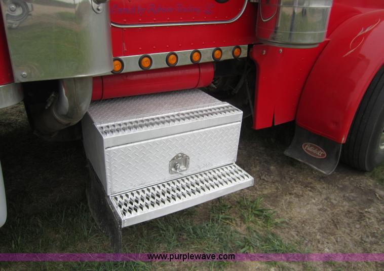 image for item 3092 1994 Peterbilt 379 semi truck