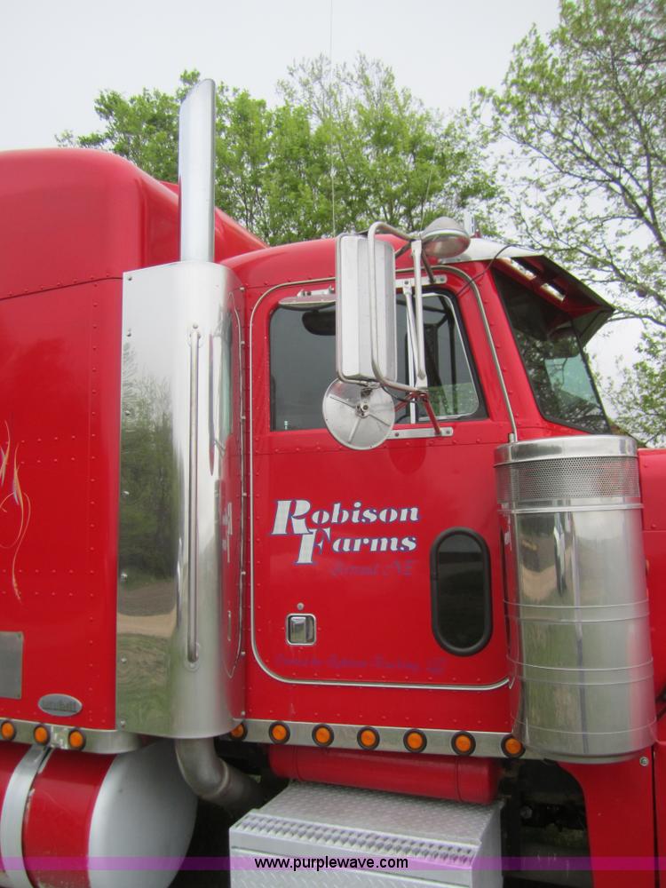image for item 3092 1994 Peterbilt 379 semi truck