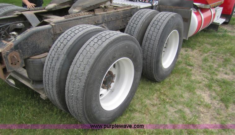 image for item 3092 1994 Peterbilt 379 semi truck