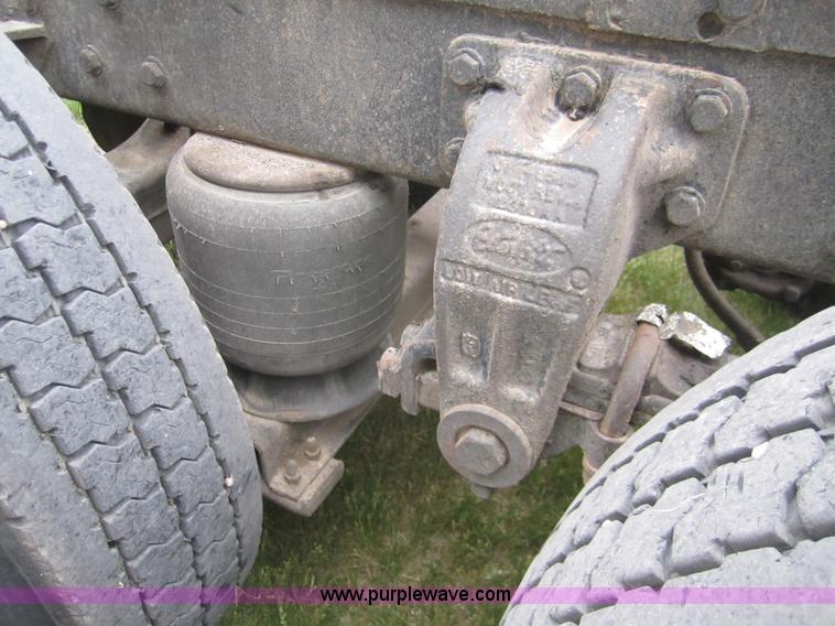 image for item 3092 1994 Peterbilt 379 semi truck