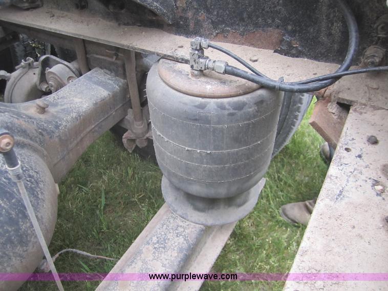 image for item 3092 1994 Peterbilt 379 semi truck