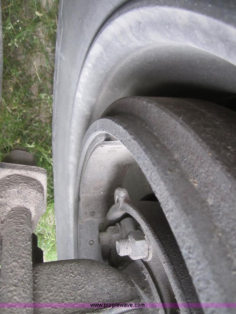 image for item 3092 1994 Peterbilt 379 semi truck