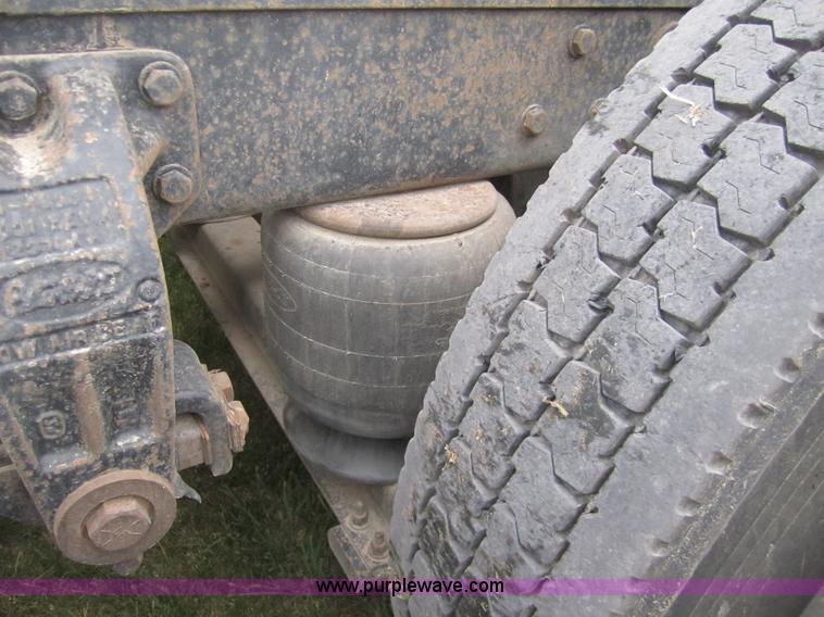 image for item 3092 1994 Peterbilt 379 semi truck