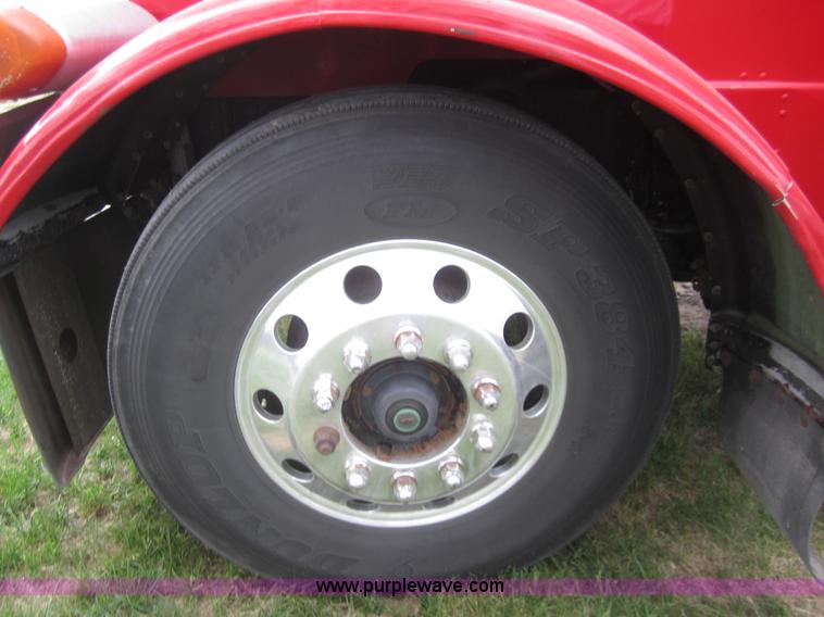 image for item 3092 1994 Peterbilt 379 semi truck