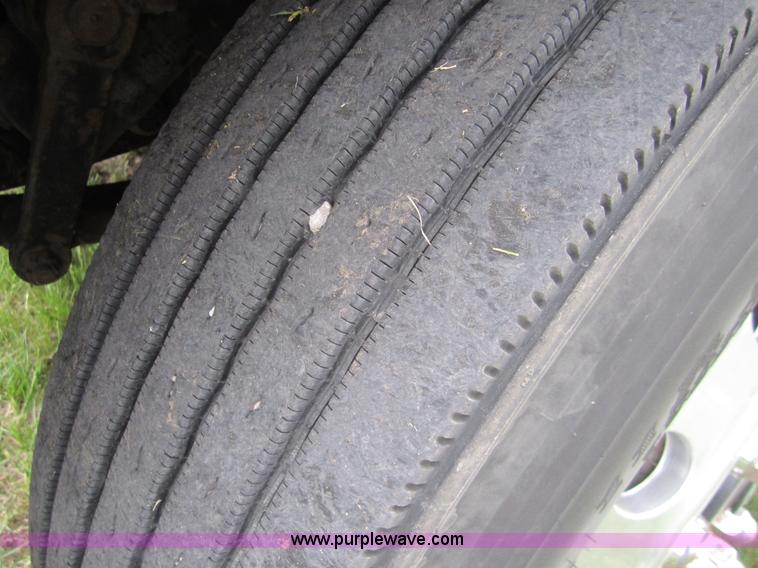 image for item 3092 1994 Peterbilt 379 semi truck