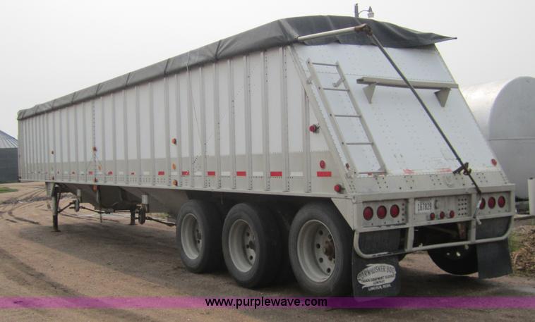 image for item 3136 1995 Cornhusker 800 grain trailer