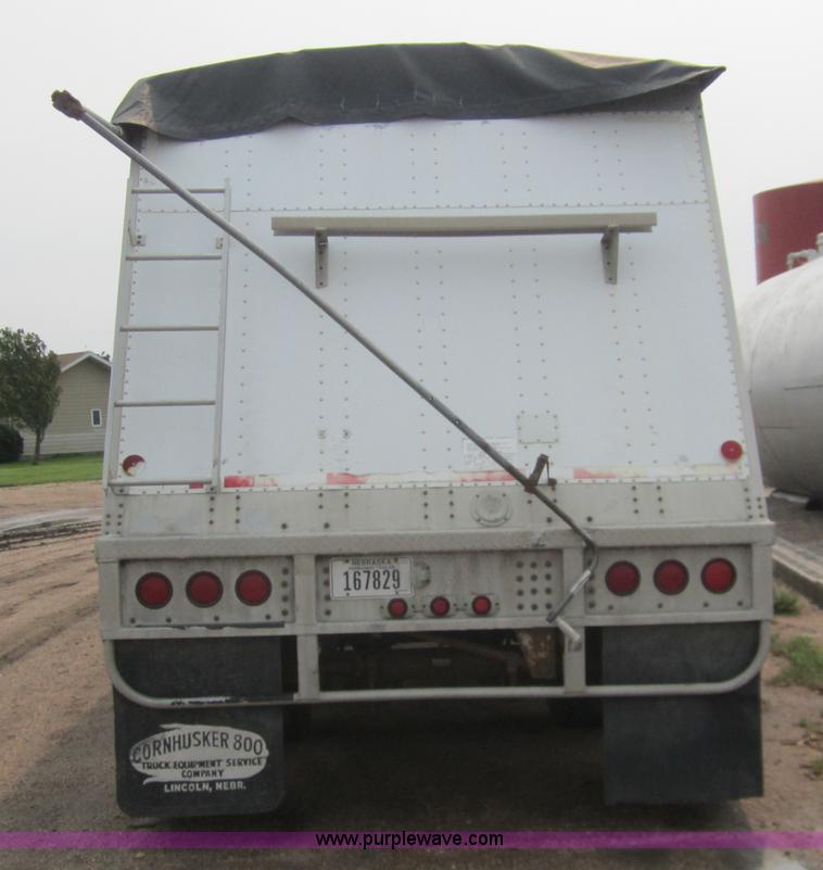 image for item 3136 1995 Cornhusker 800 grain trailer