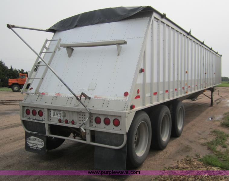 image for item 3136 1995 Cornhusker 800 grain trailer