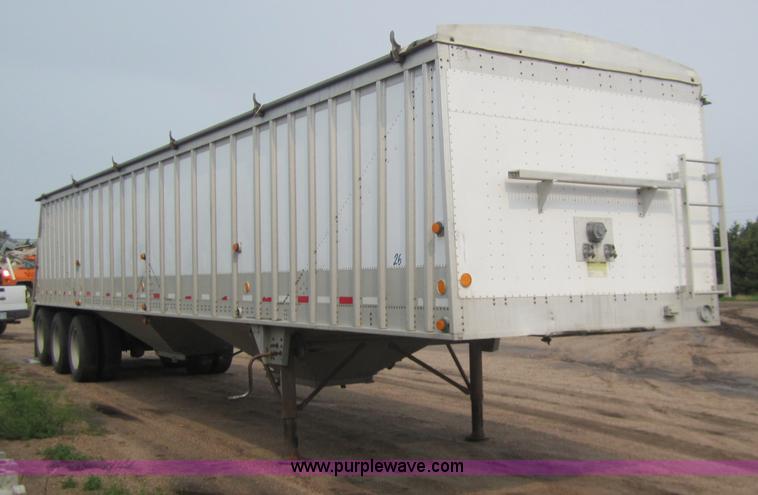 image for item 3136 1995 Cornhusker 800 grain trailer