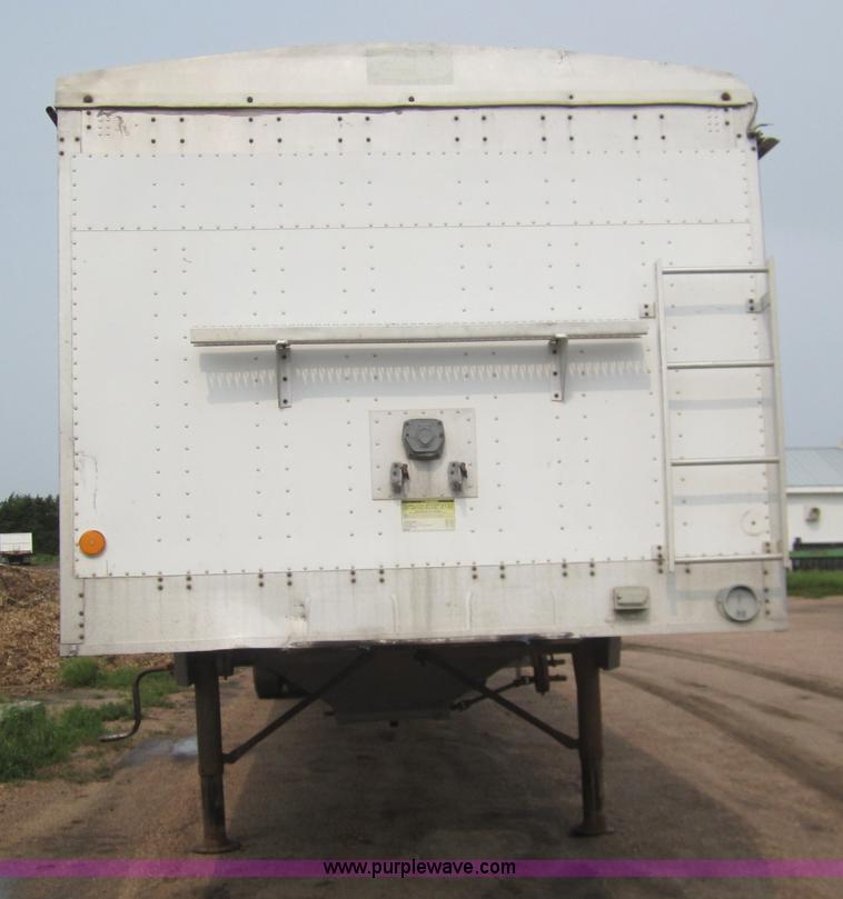 image for item 3136 1995 Cornhusker 800 grain trailer