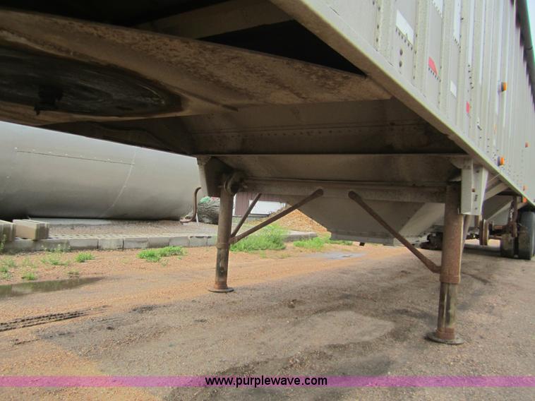 image for item 3136 1995 Cornhusker 800 grain trailer