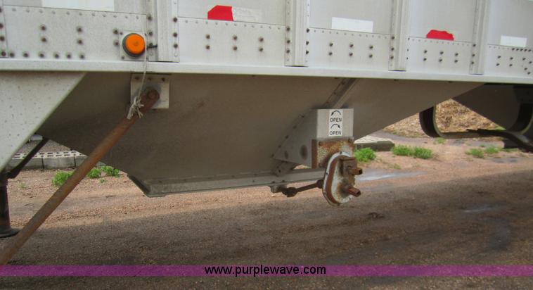 image for item 3136 1995 Cornhusker 800 grain trailer