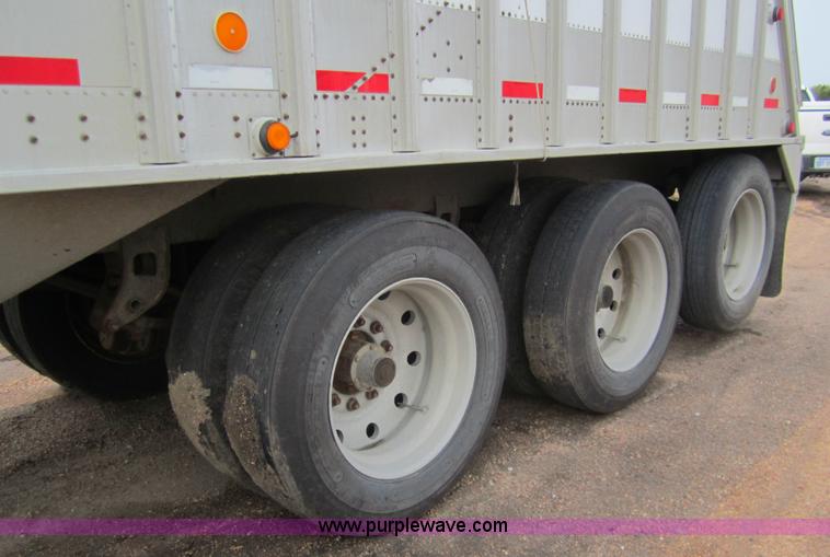 image for item 3136 1995 Cornhusker 800 grain trailer