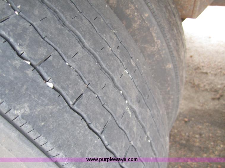 image for item 3136 1995 Cornhusker 800 grain trailer