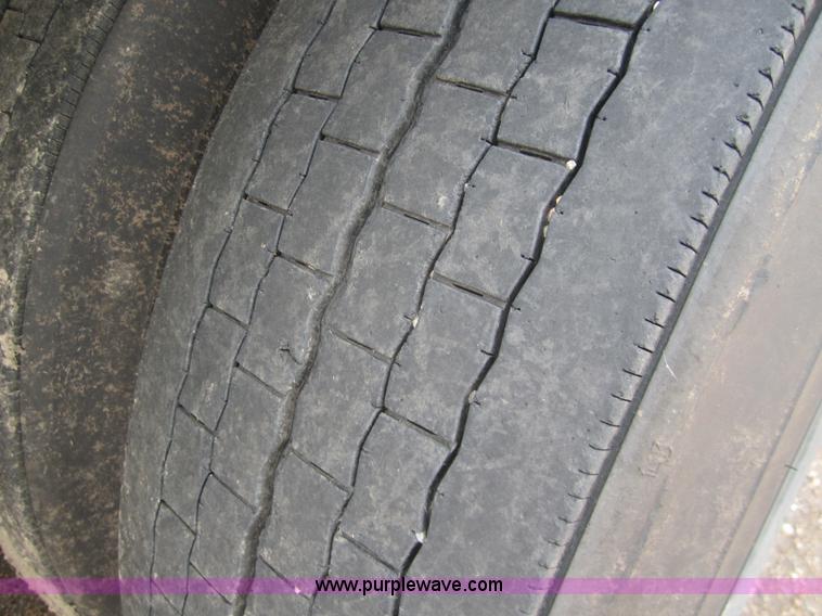 image for item 3136 1995 Cornhusker 800 grain trailer