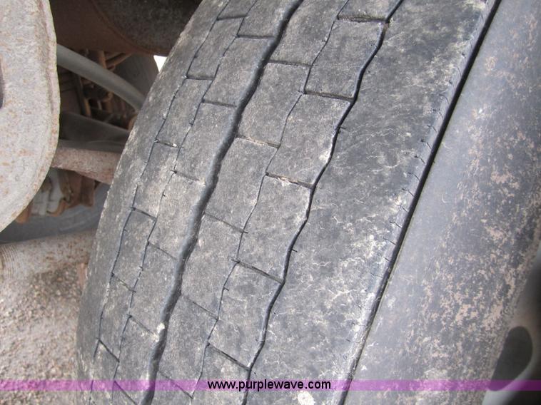 image for item 3136 1995 Cornhusker 800 grain trailer