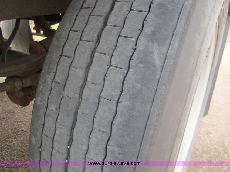 image for item 3136 1995 Cornhusker 800 grain trailer