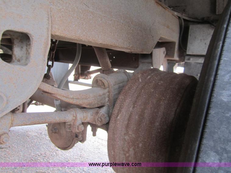 image for item 3136 1995 Cornhusker 800 grain trailer